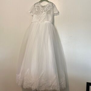 Dakota tea cup back button white stunning gown dress  size 10-11 yr old